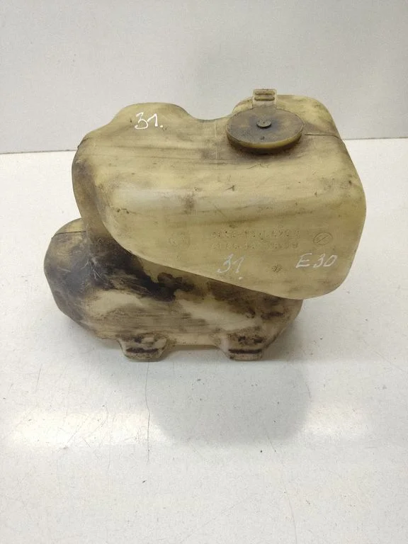 Windshield washer fluid reservoir/tank 13755719