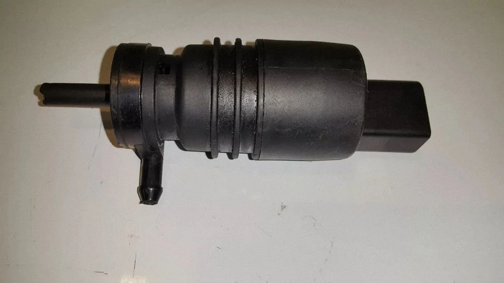 Windscreen/windshield washer pump – front