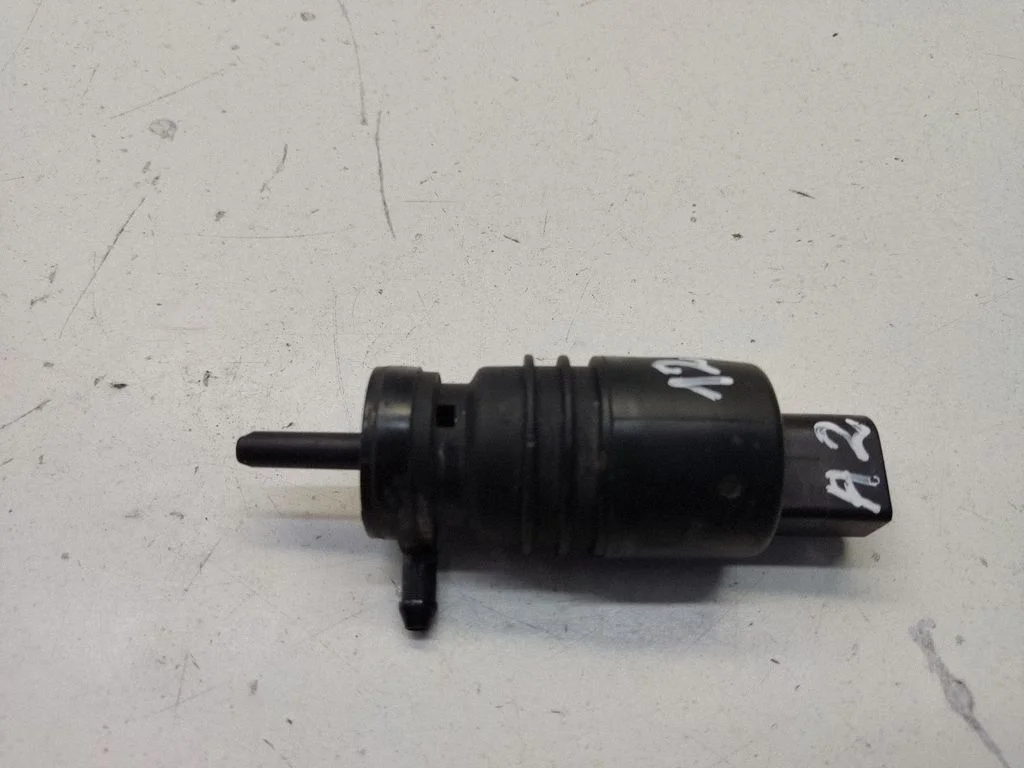 Windscreen/windshield washer pump – front
