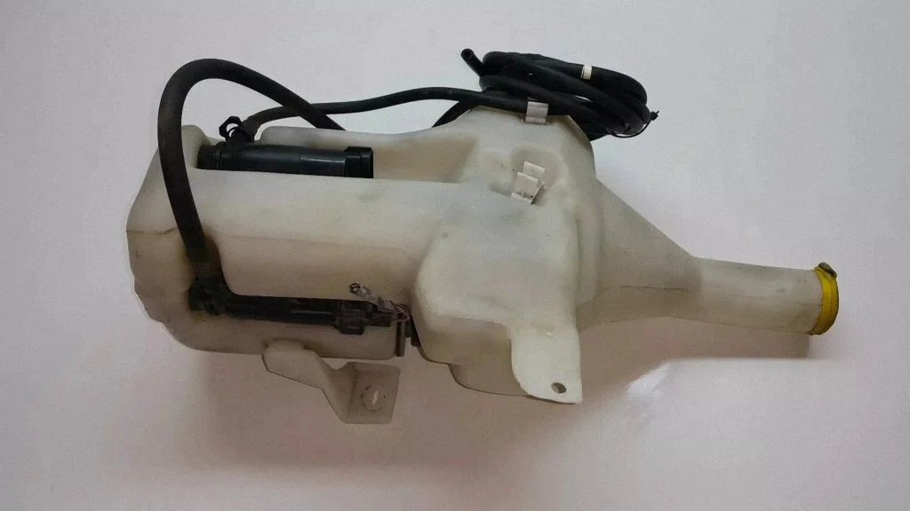 Windshield washer fluid reservoir/tank – Saab 9-5 (2006-2010)