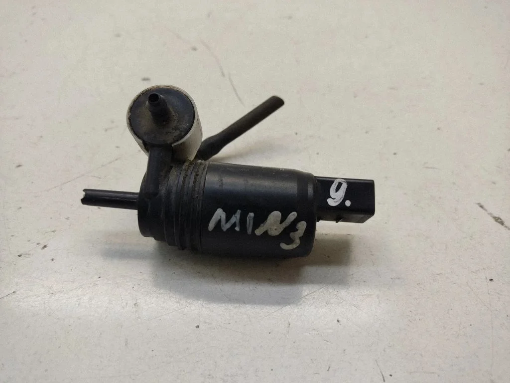 Klaasipesuvedeliku pump (klaaside) – Mini Cooper Countryman R60 (2011-2016)