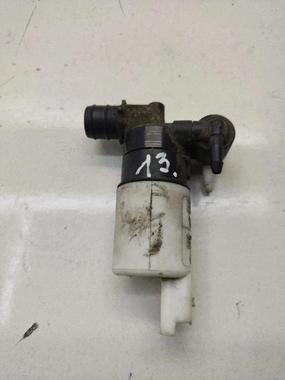 Windscreen/windshield washer pump – Renault Trafic II (X83) (2001-2014)
