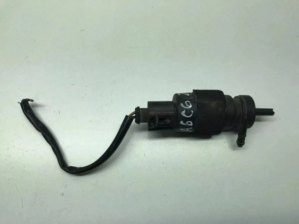 Windscreen/windshield washer pump – Audi A6 Allroad C6 (2006-2011)
