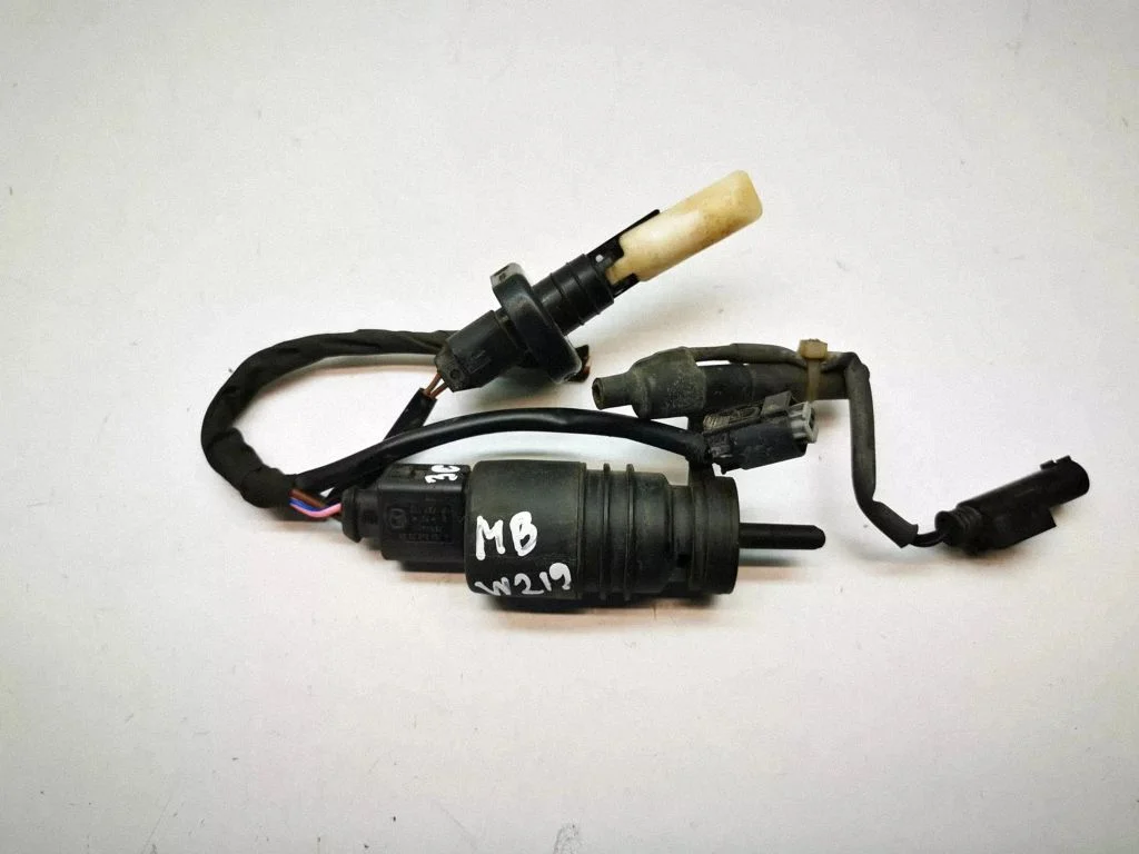 Klaasipesuvedeliku pump (klaaside) – Mercedes-Benz R-klass W251 (2005-2013)