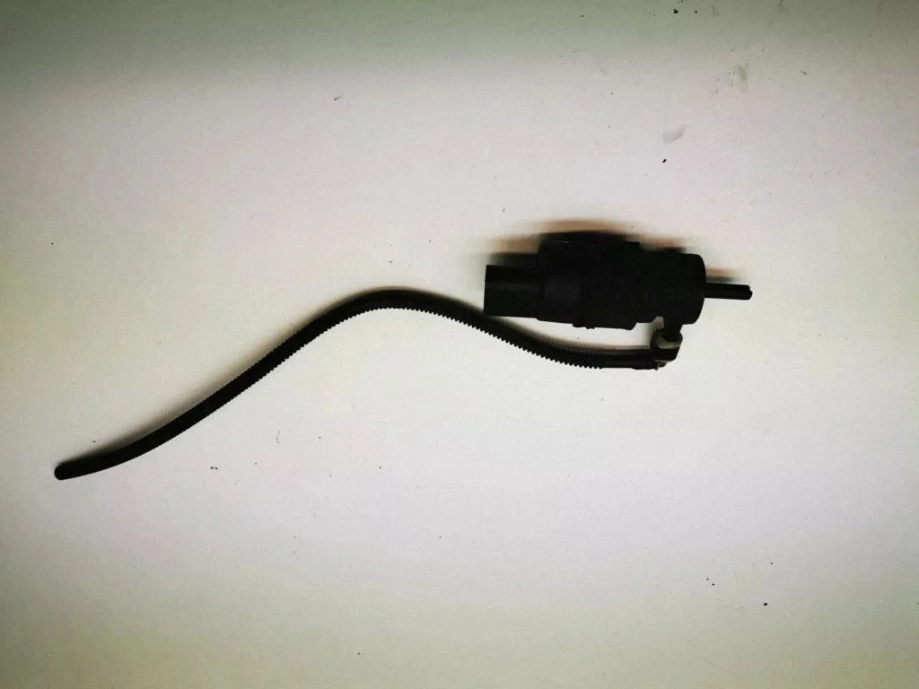 Klaasipesuvedeliku pump (klaaside) – Audi A6 Allroad C6 (2006-2011)