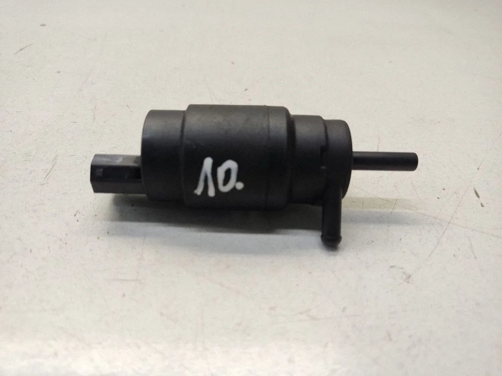 Windscreen/windshield washer pump – BMW Z3 E36 (1994-2002)