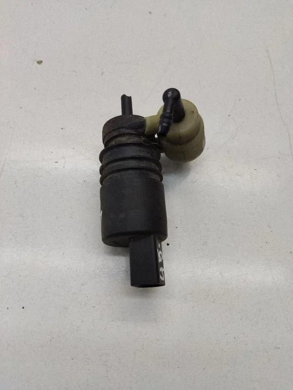 Klaasipesuvedeliku pump (klaaside) – Audi A6 Allroad C5 (1999-2005)