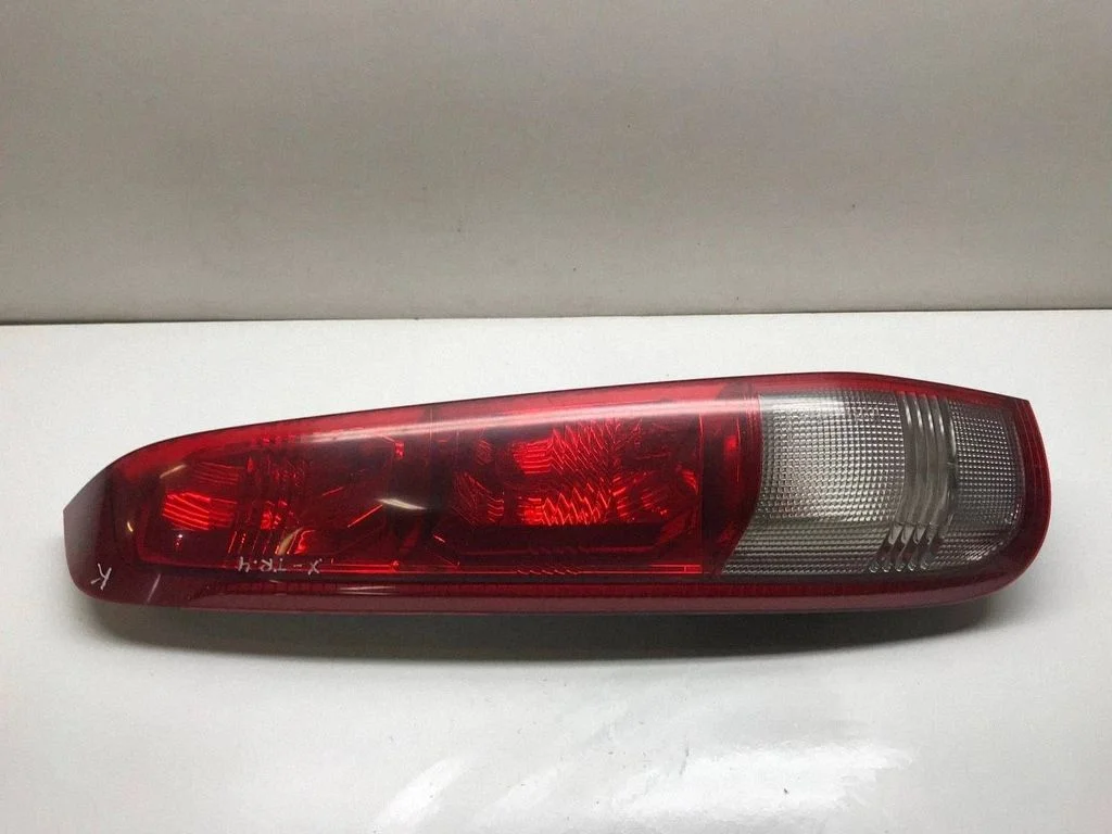 Rear/tail lights – Nissan X-Trail T30 (2001-2007)