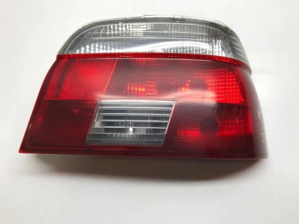 Rear/tail lights – right