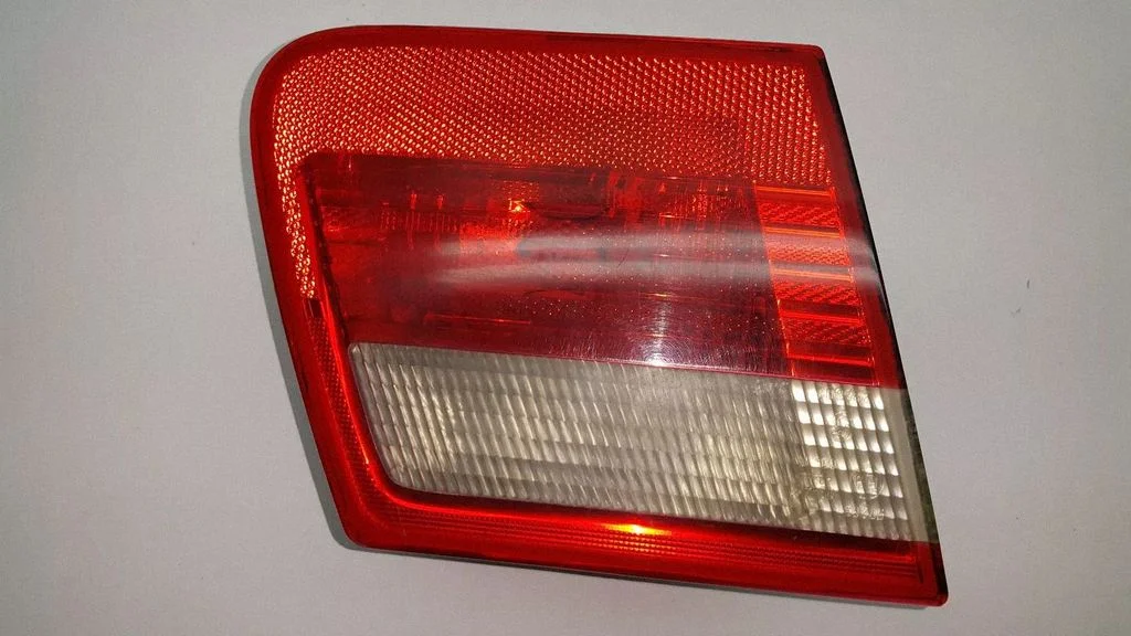 Tailgate rear/tail lights 8374809
