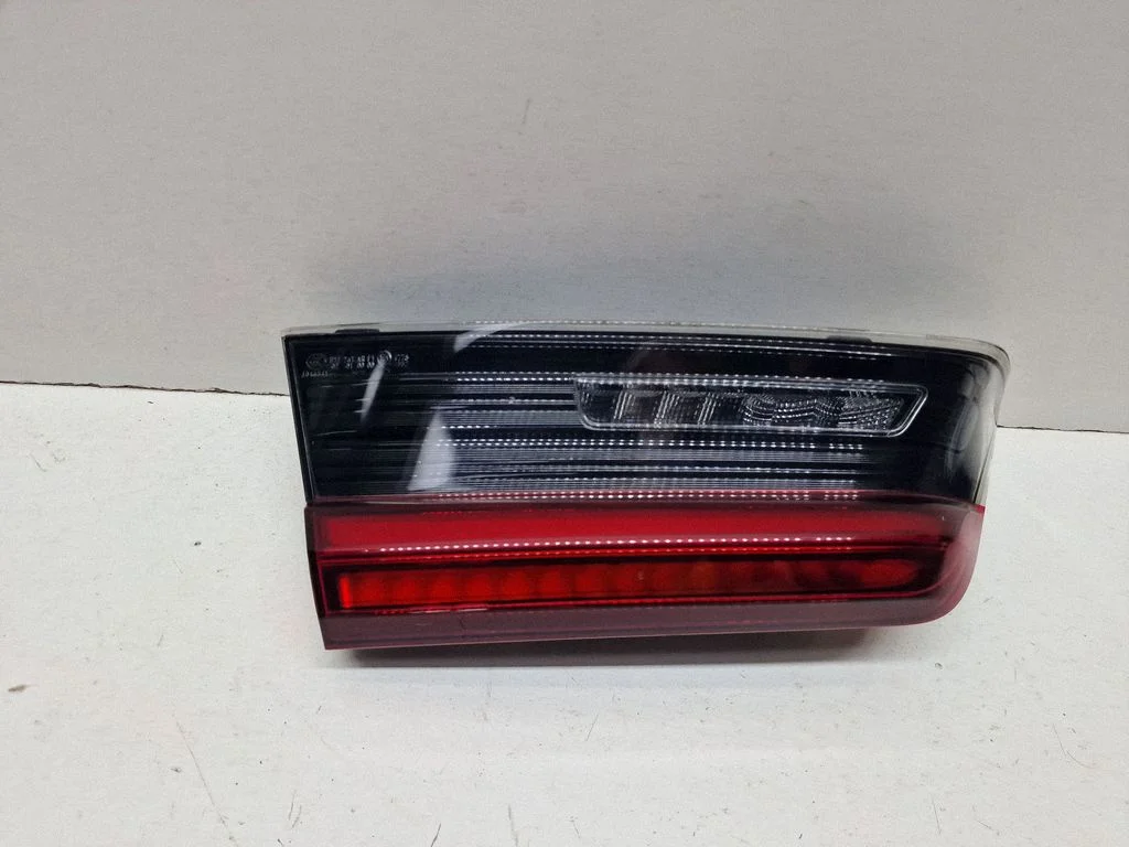 Tailgate rear/tail lights H75A3BC6102