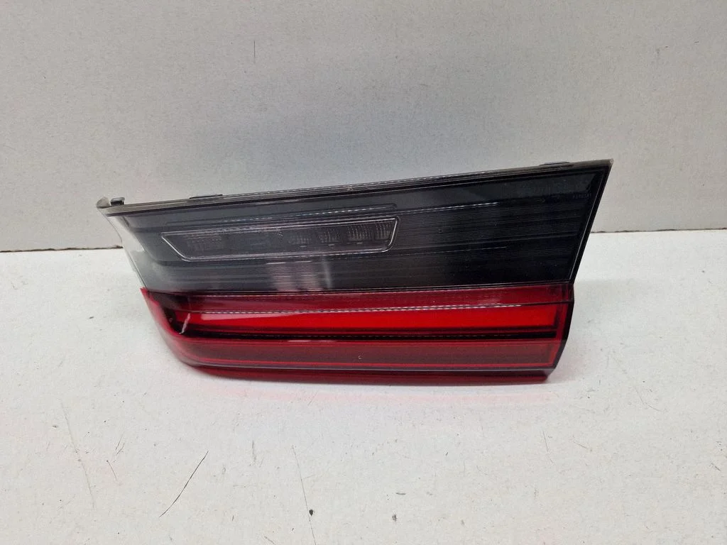 Tailgate rear/tail lights H85A3BC6202