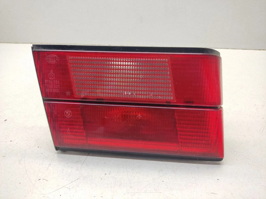 Tailgate rear/tail lights 1384011L