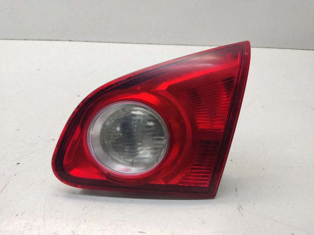 Tailgate rear/tail lights E205091