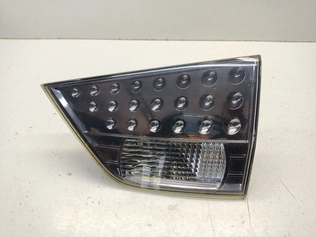 Lampa tylna w klapie – Mitsubishi Outlander (2007-2012)