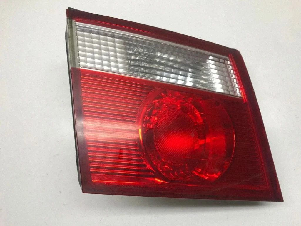 Tailgate rear/tail lights – left