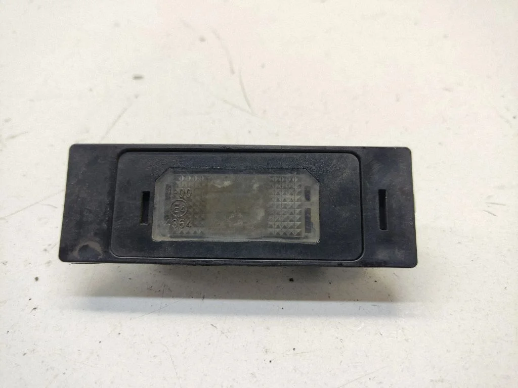 Number plate light E44364