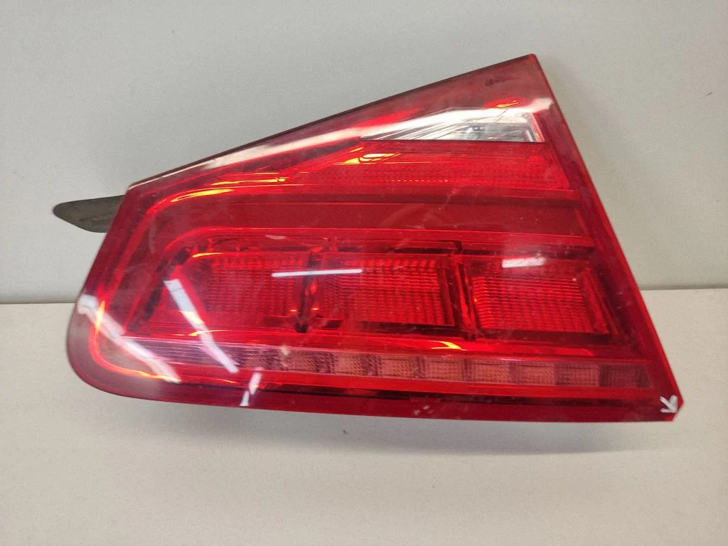 Tailgate rear/tail lights – Audi A8 S8 D4 4H (2010-2016)