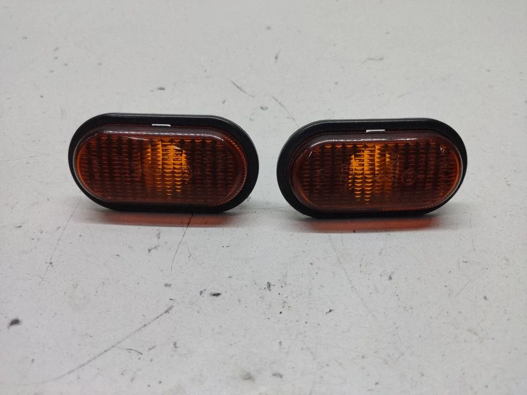 Front fender indicator light 7700847333