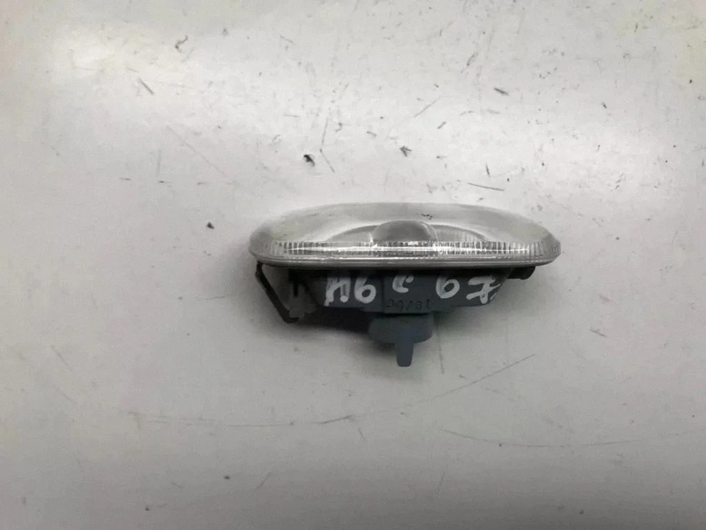 Front fender indicator light 8E0949127