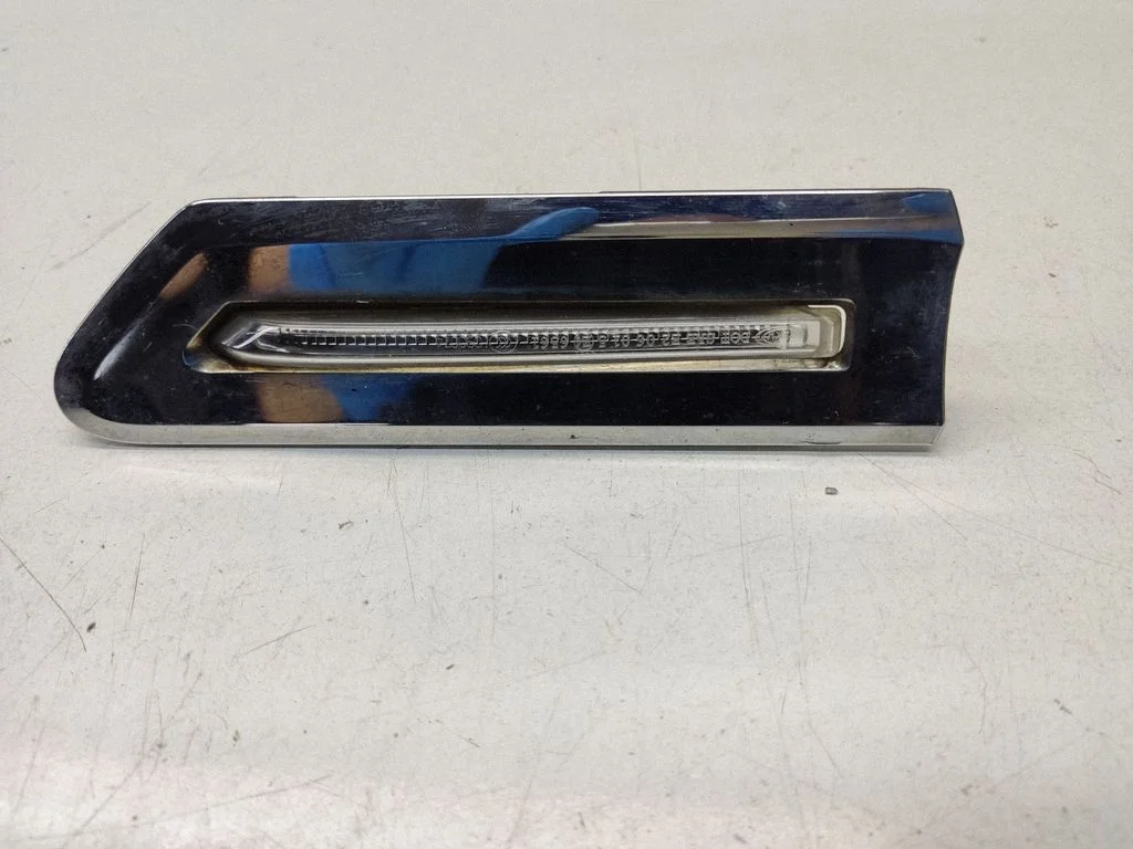 Poritiiva suunatuli – BMW 7-seeria F01 F02 F03 F04 (2008-2016)