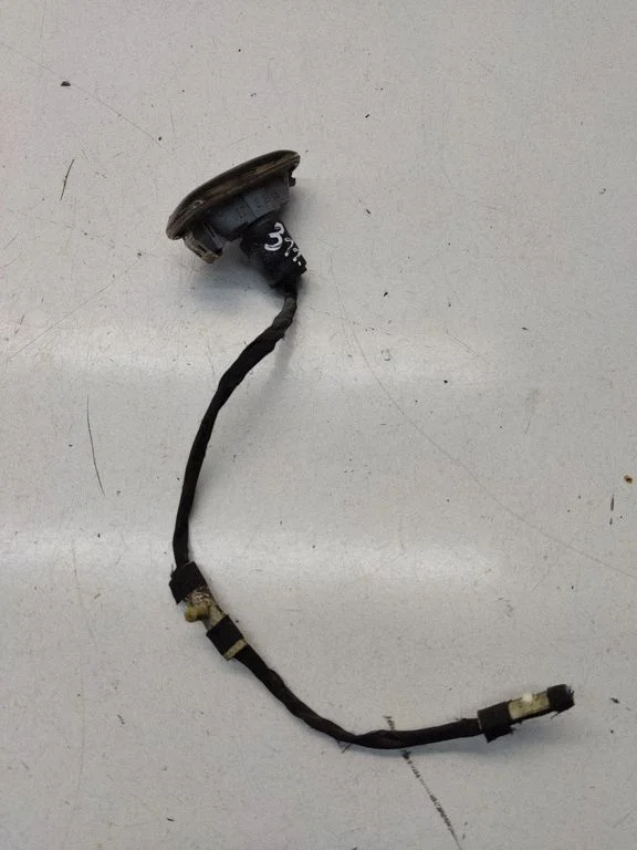 Front fender indicator light 8E0949127