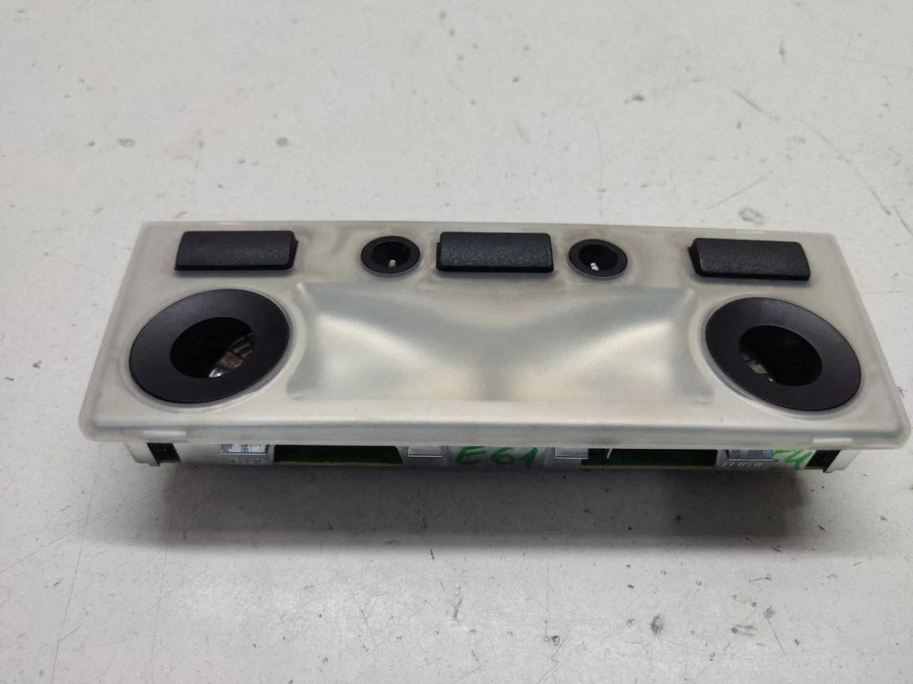 Front seat light 6962058