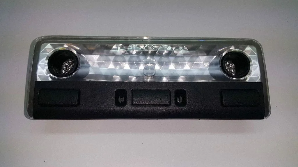 Front seat light 6364929