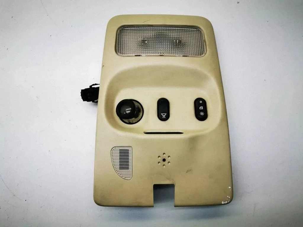 Front seat light 4643060