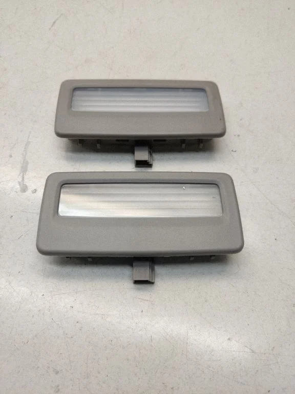 Front seat light 9163766