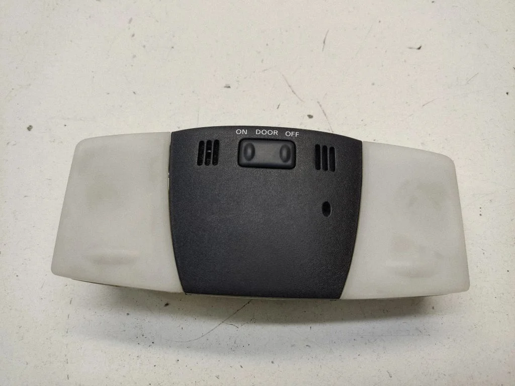 Front seat light 909041EA1A