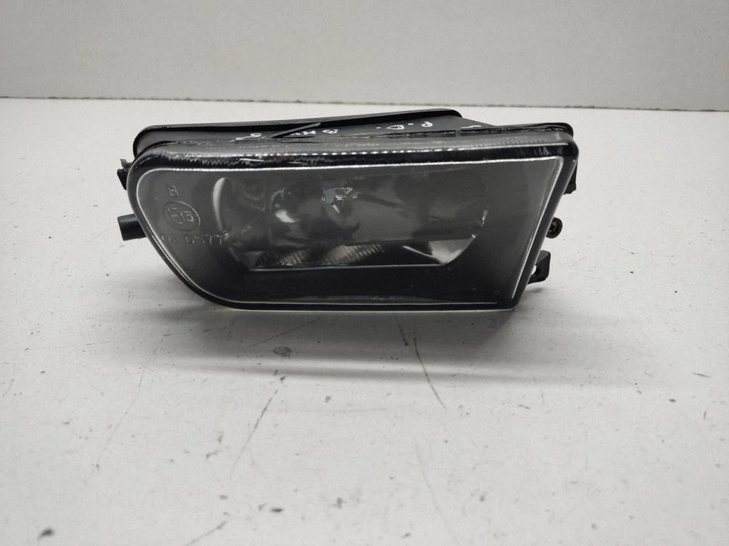 Front fog light E13020577