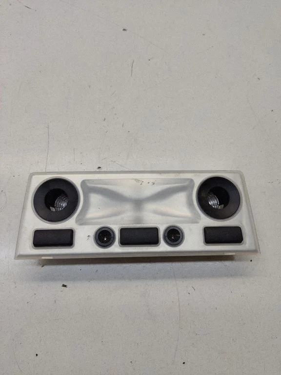 Front seat light 6912631