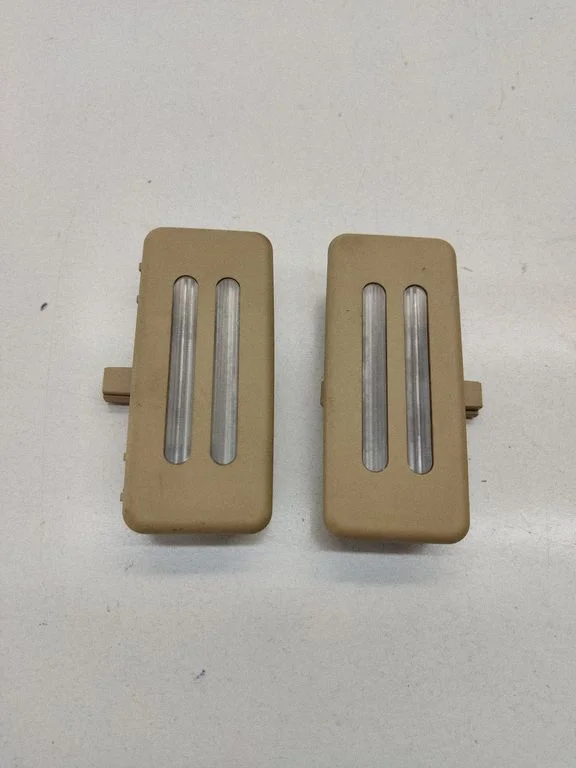Front seat light 6962012