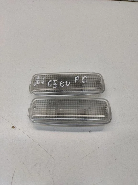 Front seat light 8LO947105A