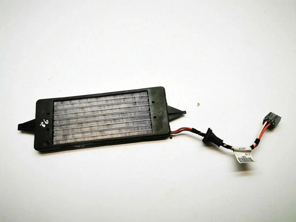 Elektriline salongi küttekeha radiaator – eesmine