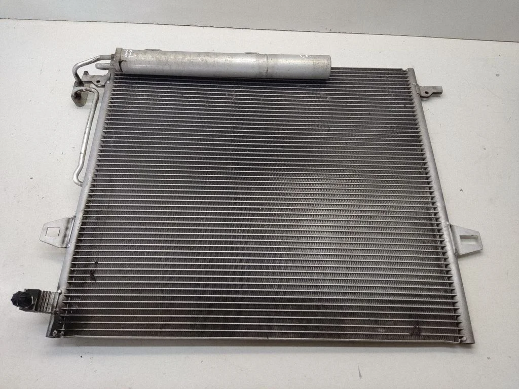 Kliimaseadme jahutusradiaator (kondensaator) – tagumine
