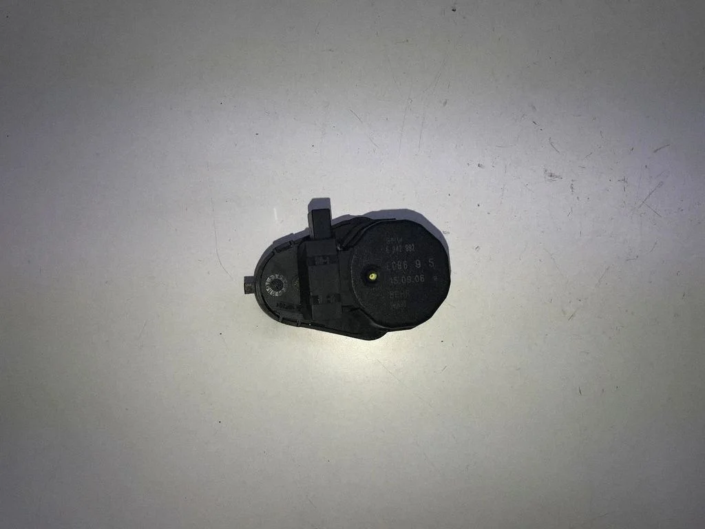Air flap motor/actuator 6942992