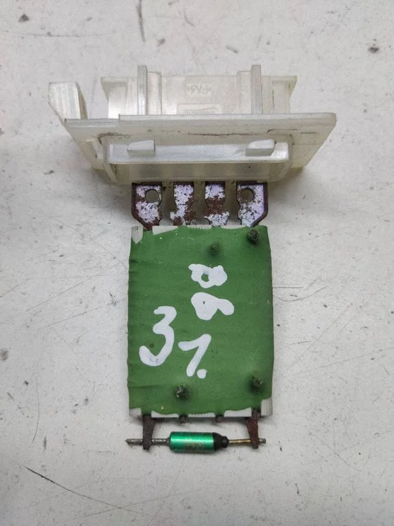 Heater blower motor/fan resistor – front