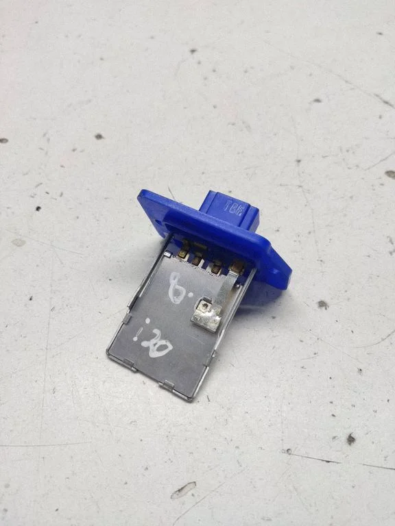 Krāsniņas ventilatora rezistors (reostats) – priekšējā