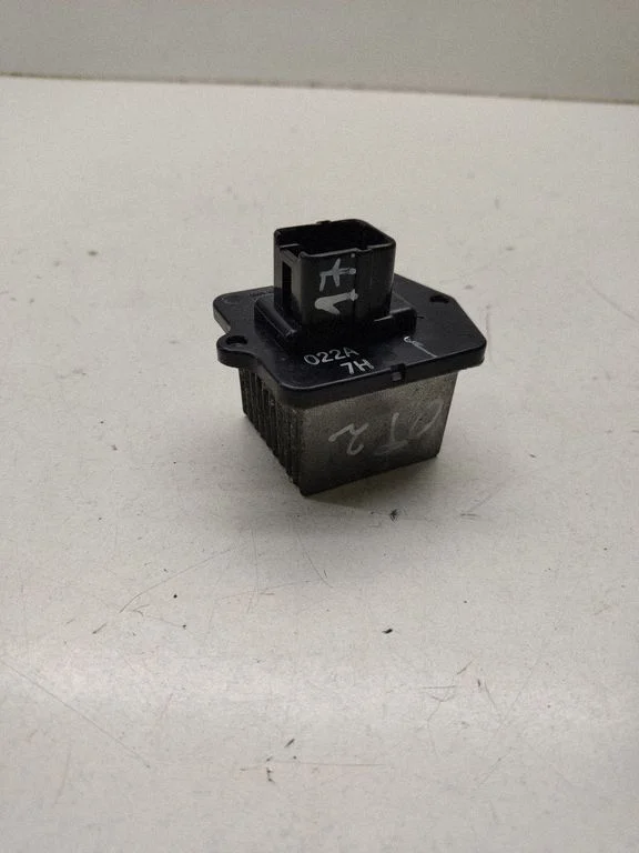 Heater blower motor/fan resistor – front