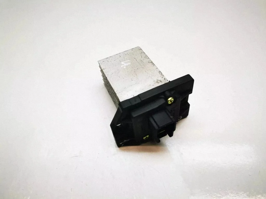 Heater blower motor/fan resistor – front