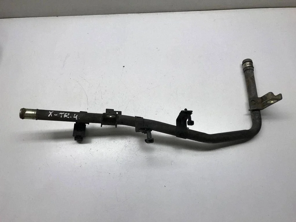 Engine coolant pipe/hose – Nissan X-Trail T30 (2001-2007)
