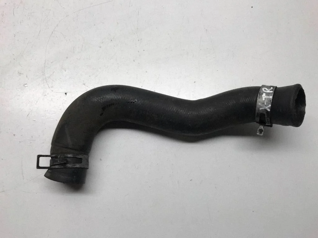 Engine coolant pipe/hose – Nissan X-Trail T30 (2001-2007)