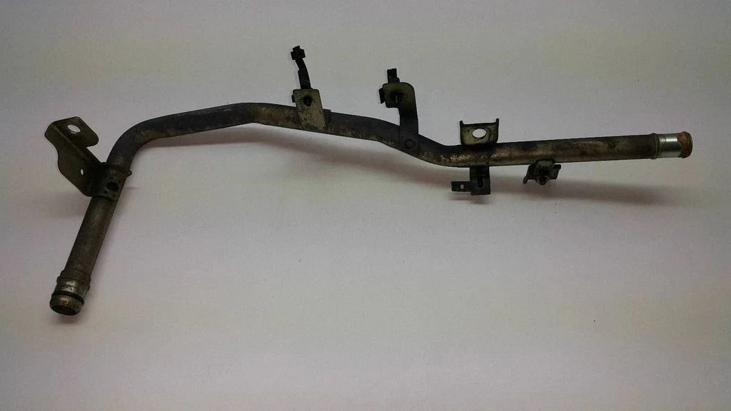 Engine coolant pipe/hose – Nissan X-Trail T30 (2001-2007)