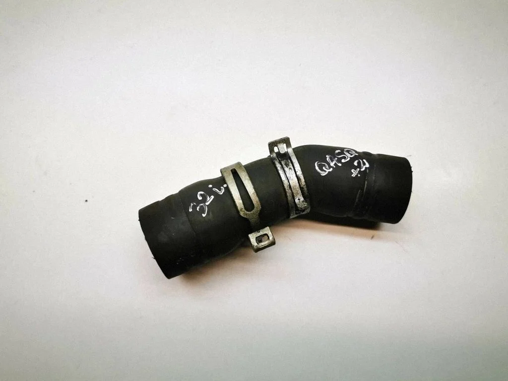 Engine coolant pipe/hose – front