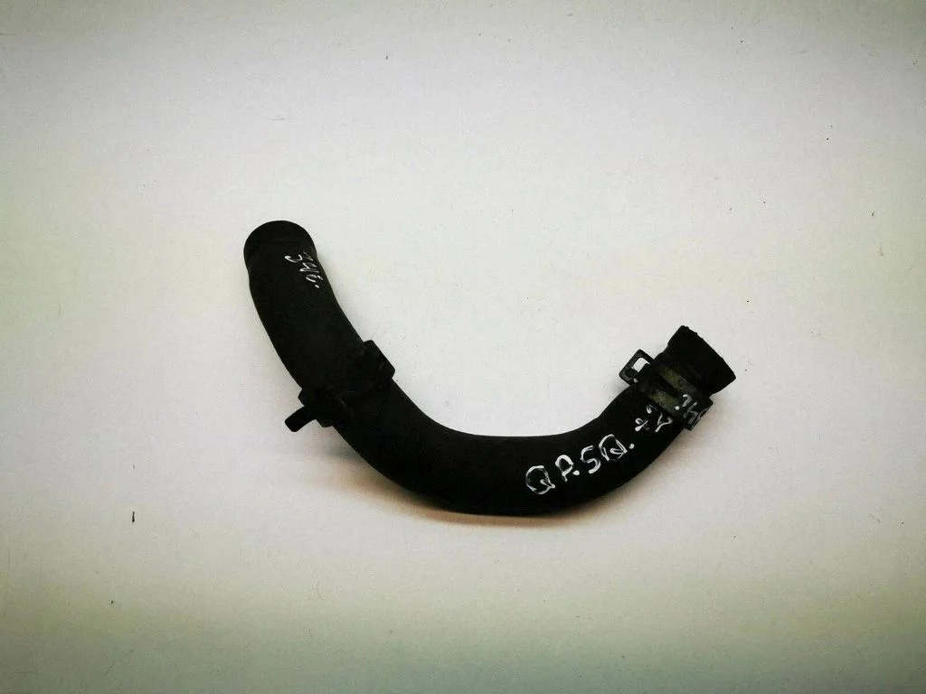 Engine coolant pipe/hose – front