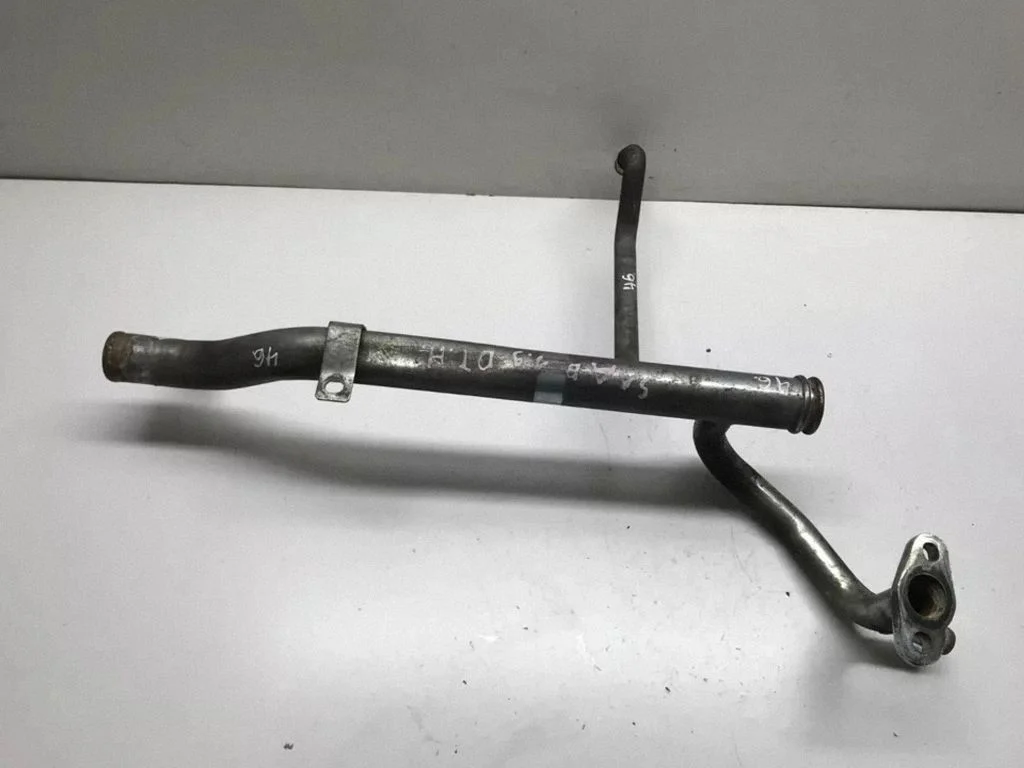 Engine coolant pipe/hose – front