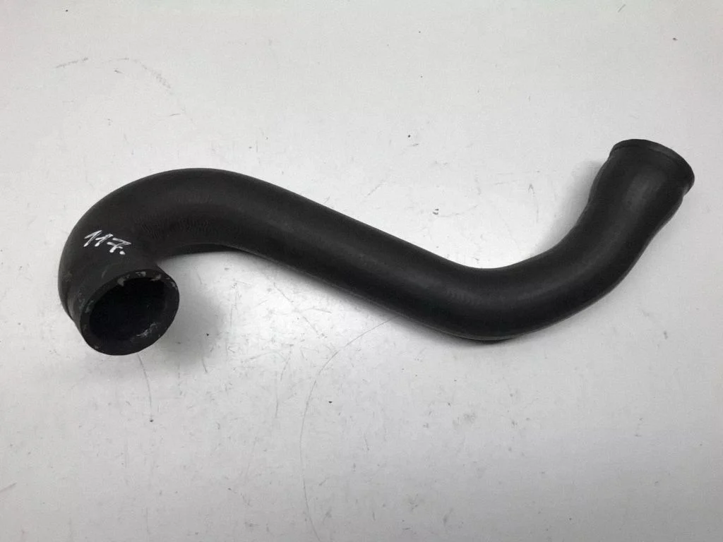 Engine coolant pipe/hose – front