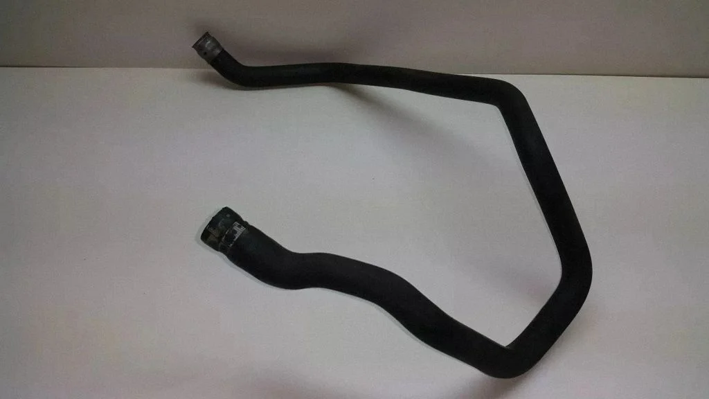 Engine coolant pipe/hose – front